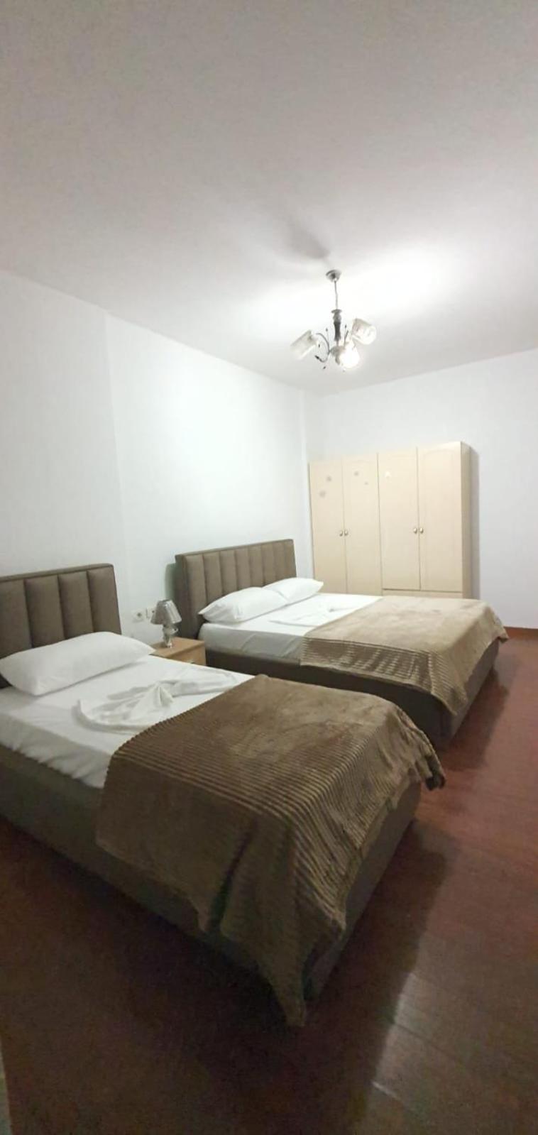 City Center Apartment Shkodër Esterno foto