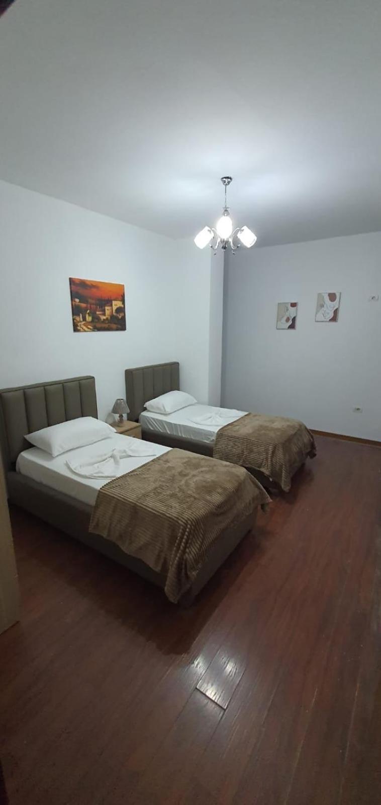 City Center Apartment Shkodër Esterno foto