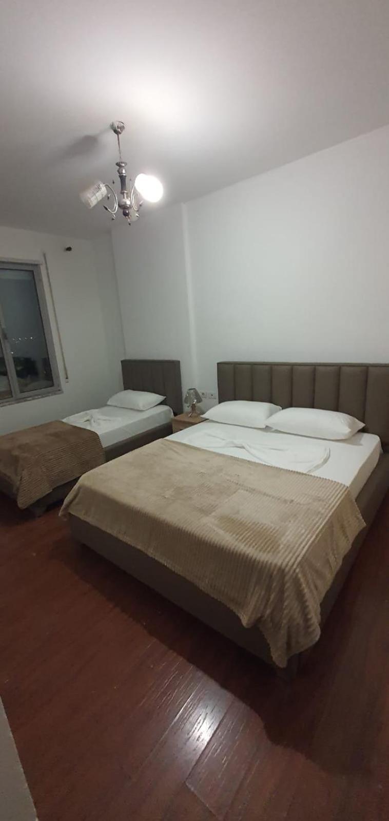 City Center Apartment Shkodër Esterno foto