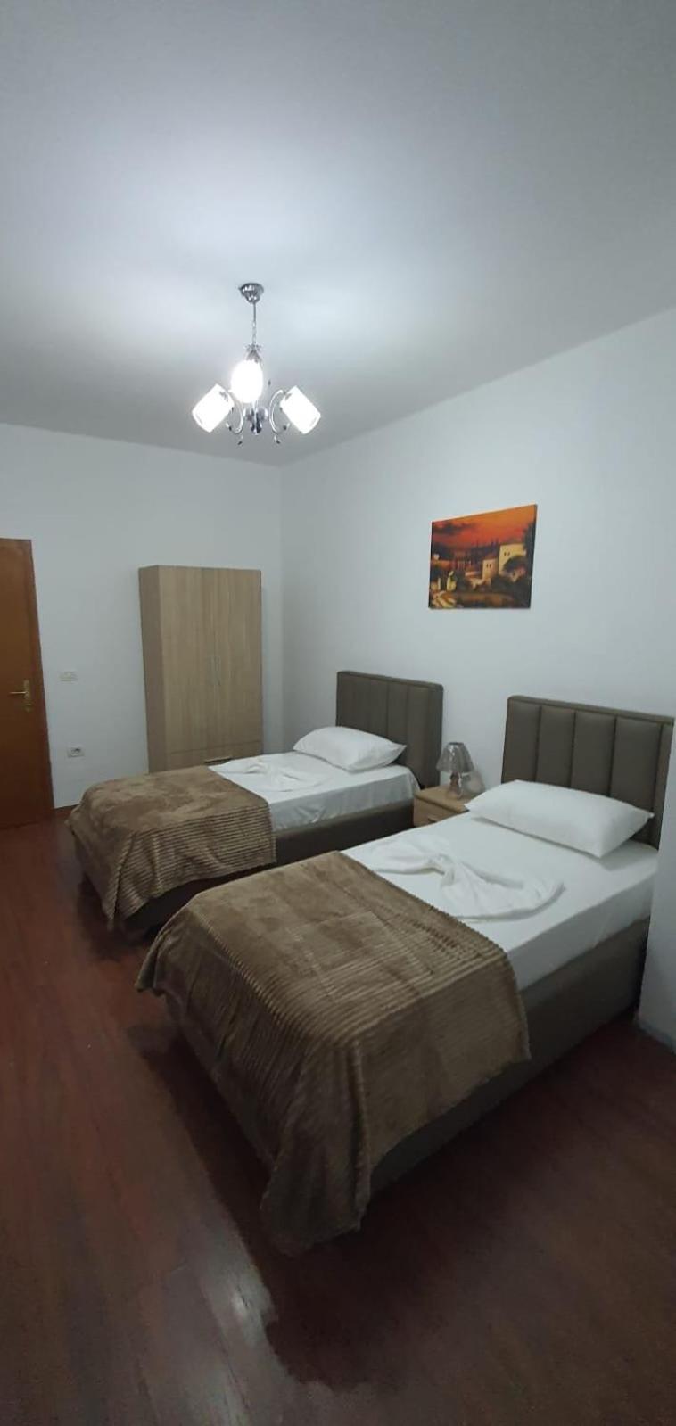 City Center Apartment Shkodër Esterno foto