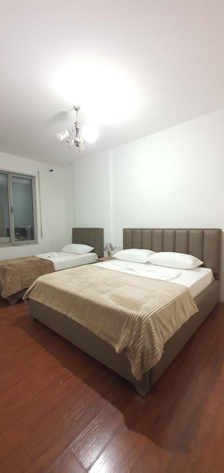 City Center Apartment Shkodër Esterno foto